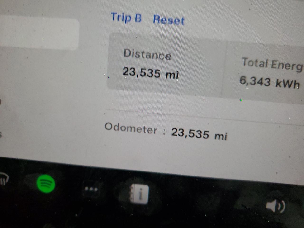 2023 Tesla Model Y VIN: 7SAYGDEEXPA176690 Lot: 93454895