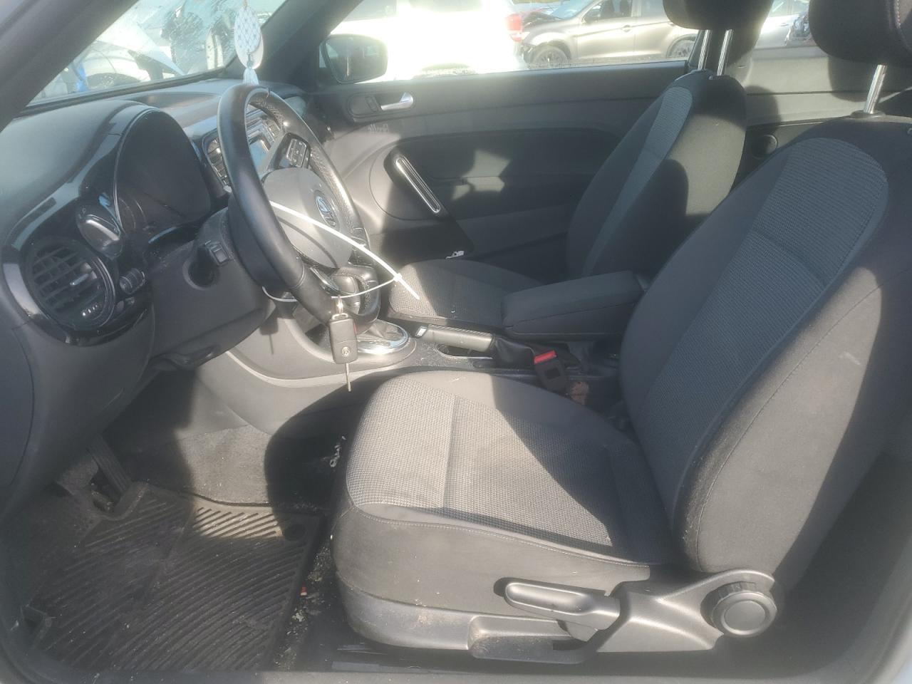 2019 Volkswagen Beetle S VIN: 3VWFD7AT5KM707074 Lot: 91267455