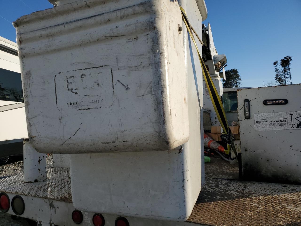 1999 Ford F450 Super Duty Bucket Truck VIN: 1FDXF46FXXEE74790 Lot: 92474315