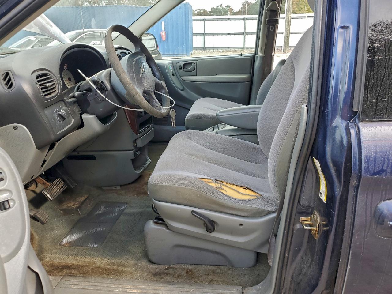 2006 Chrysler Town & Country VIN: 1A4GP45R16B595635 Lot: 94083535