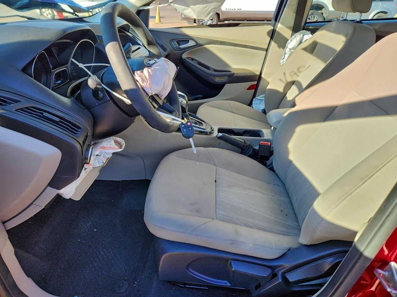 2016 Ford Focus Se VIN: 1FADP3K23GL212452 Lot: 93928245