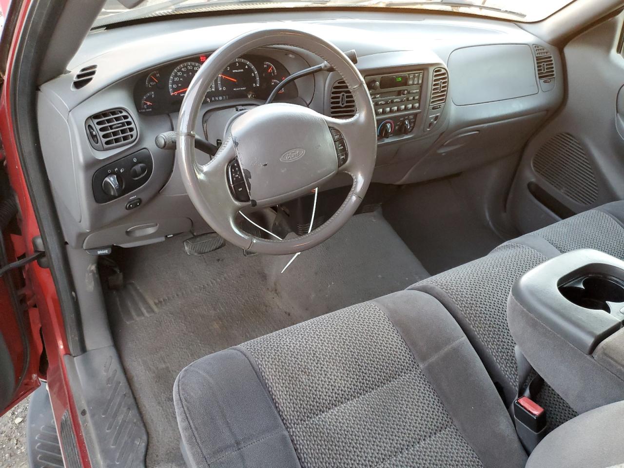 2002 Ford F150 VIN: 2FTRF17272CA55575 Lot: 92946315