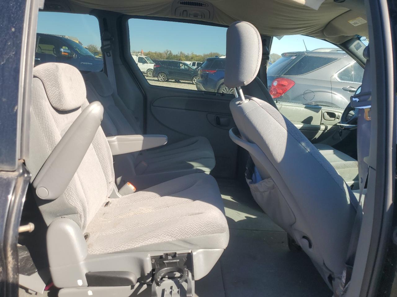 2005 Chrysler Town & Country Touring VIN: 2C4GP54LX5R145684 Lot: 86595875