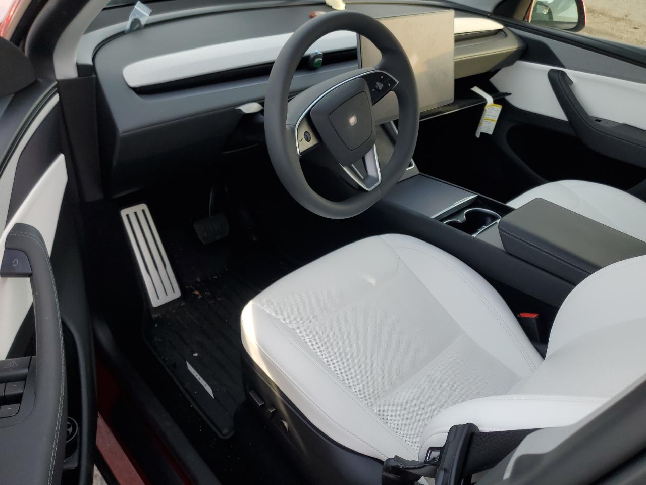 2026 Tesla Model Y VIN: 7SAYGDEE5TF363591 Lot: 92044045