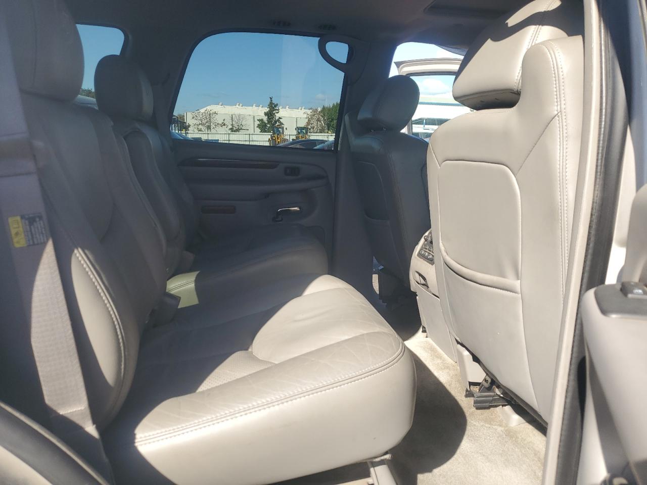 2004 Cadillac Escalade Luxury VIN: 1GYEK63N94R301338 Lot: 91884835