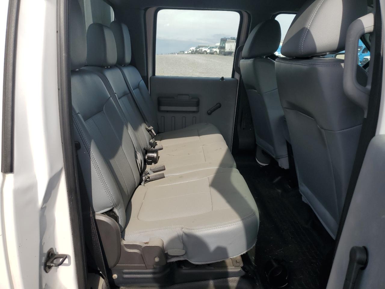 2015 Ford F350 Super Duty Flatbed Truck VIN: 1FD8W3G64FEC57716 Lot: 92682795