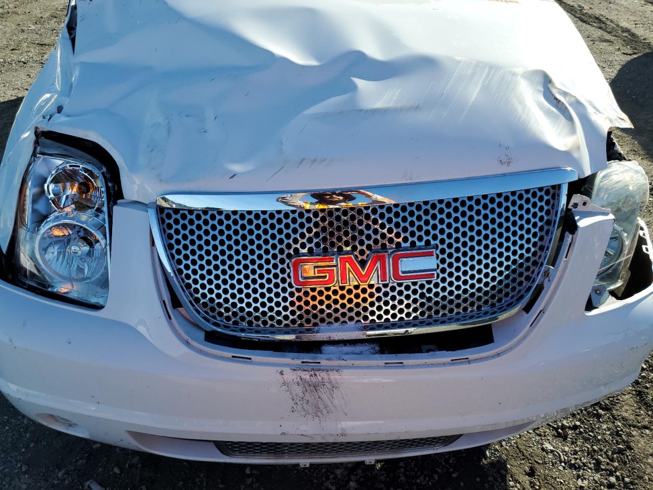 2014 GMC Yukon Xl Denali VIN: 1GKS2MEF1ER140038 Lot: 91318595