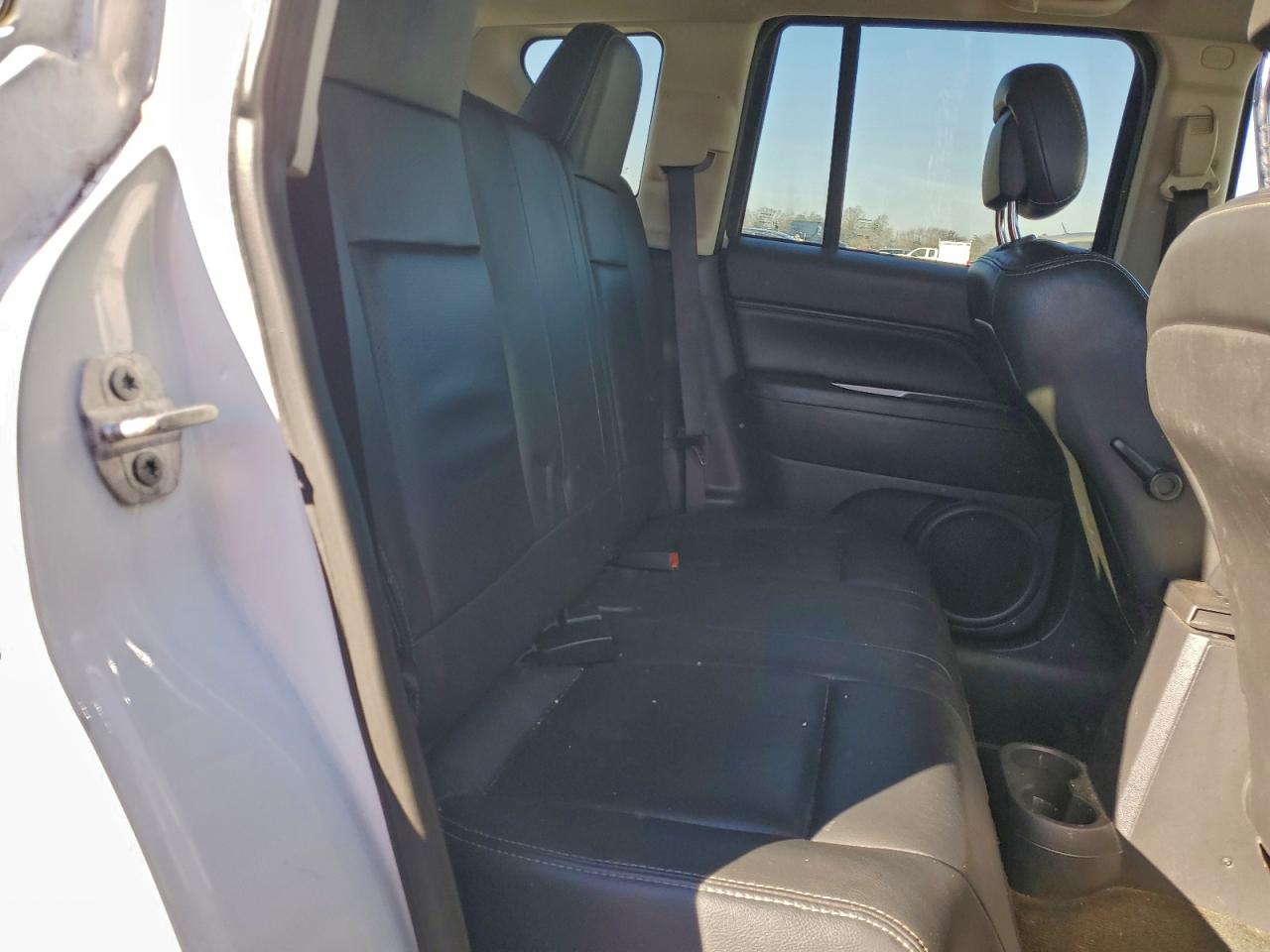 2016 Jeep Compass Latitude VIN: 1C4NJDEB4GD751156 Lot: 93605525