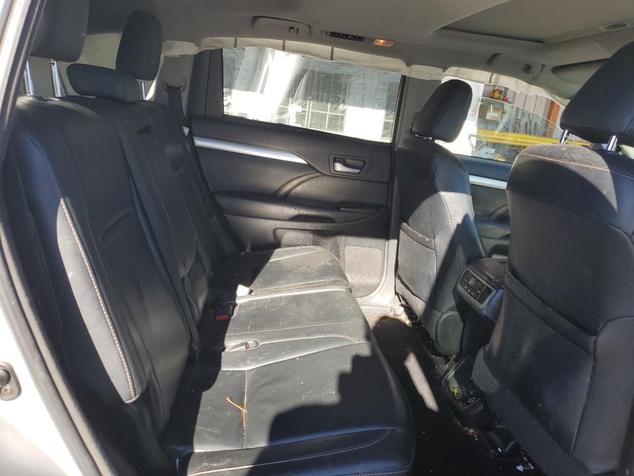 2016 Toyota Highlander Xle VIN: 5TDJKRFH4GS233046 Lot: 93352565