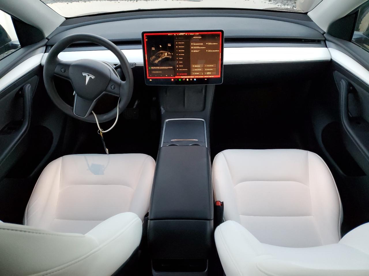 2024 Tesla Model Y VIN: 7SAYGDEDXRF119693 Lot: 92910605