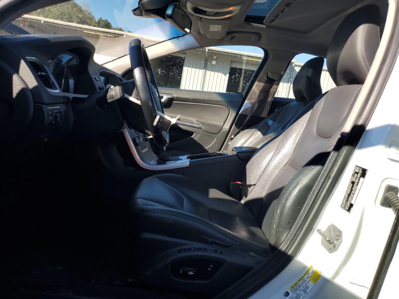 2015 Volvo S60 Premier VIN: YV126MFB1F1307973 Lot: 90245645