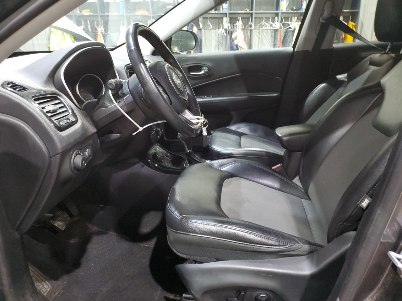 2018 Jeep Compass Latitude VIN: 3C4NJDBB8JT483010 Lot: 92864295