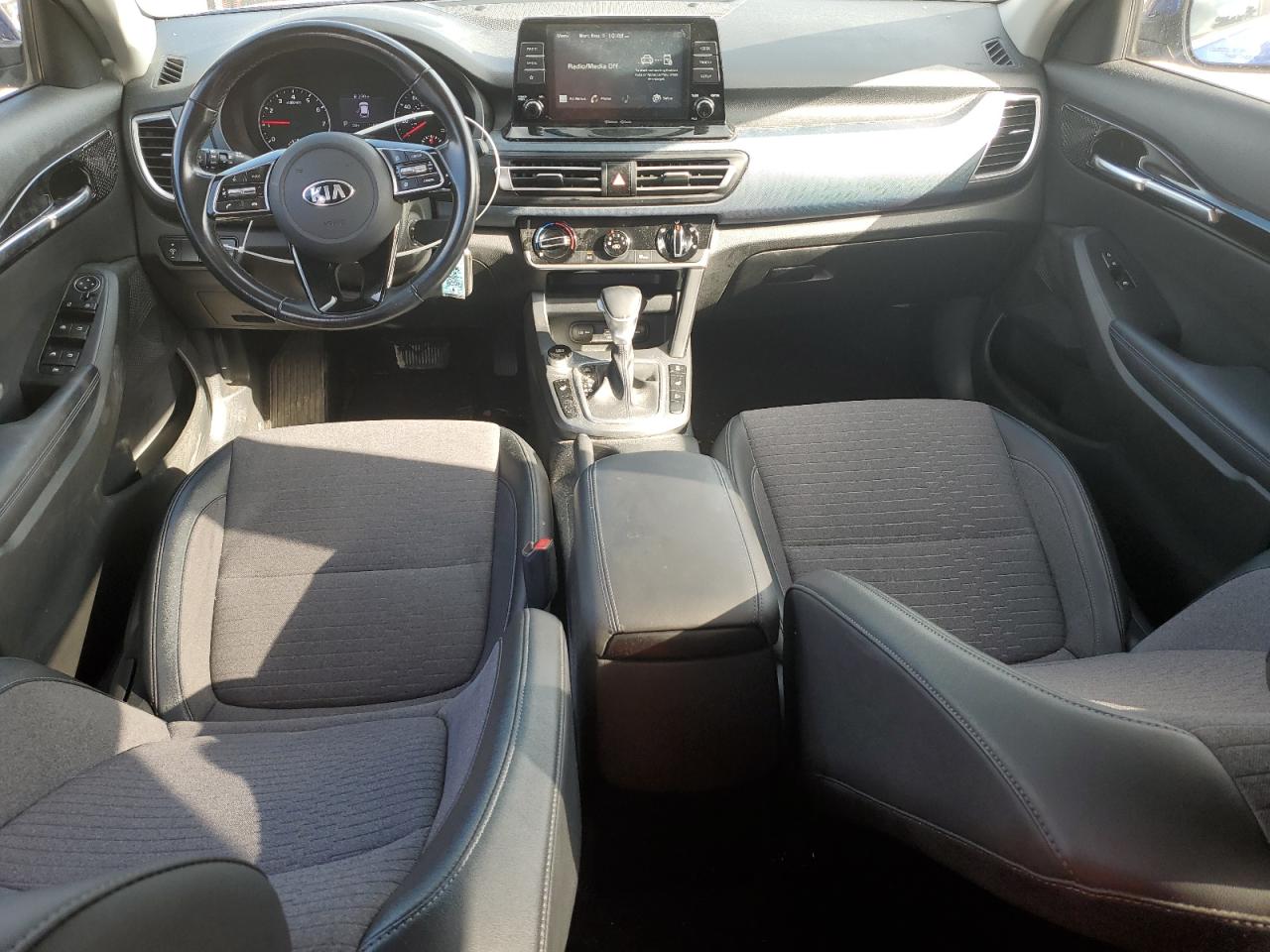 2021 Kia Seltos S VIN: KNDEUCAA3M7128829 Lot: 90706615