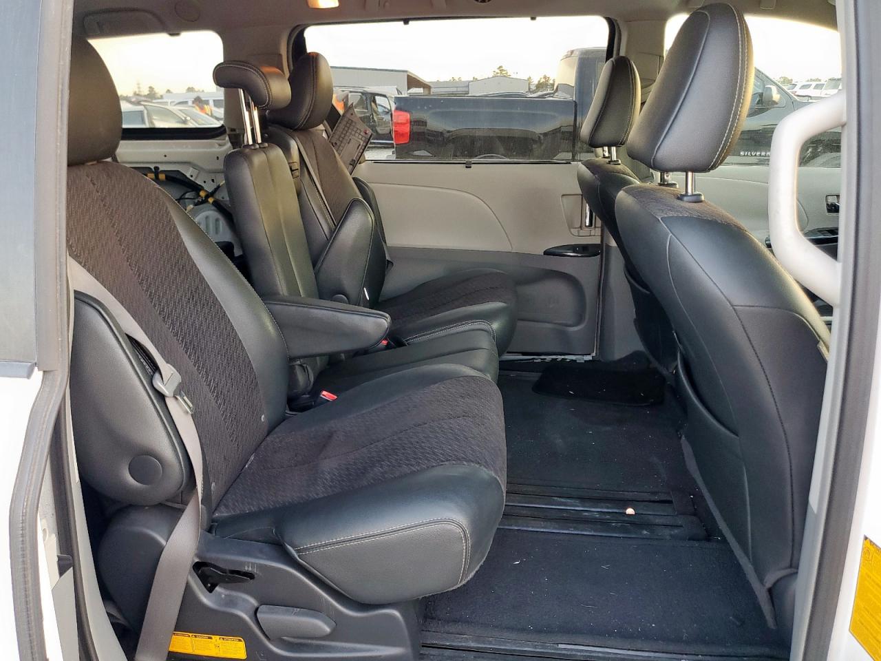 2011 Toyota Sienna Sport VIN: 5TDXK3DC6BS045961 Lot: 93321765