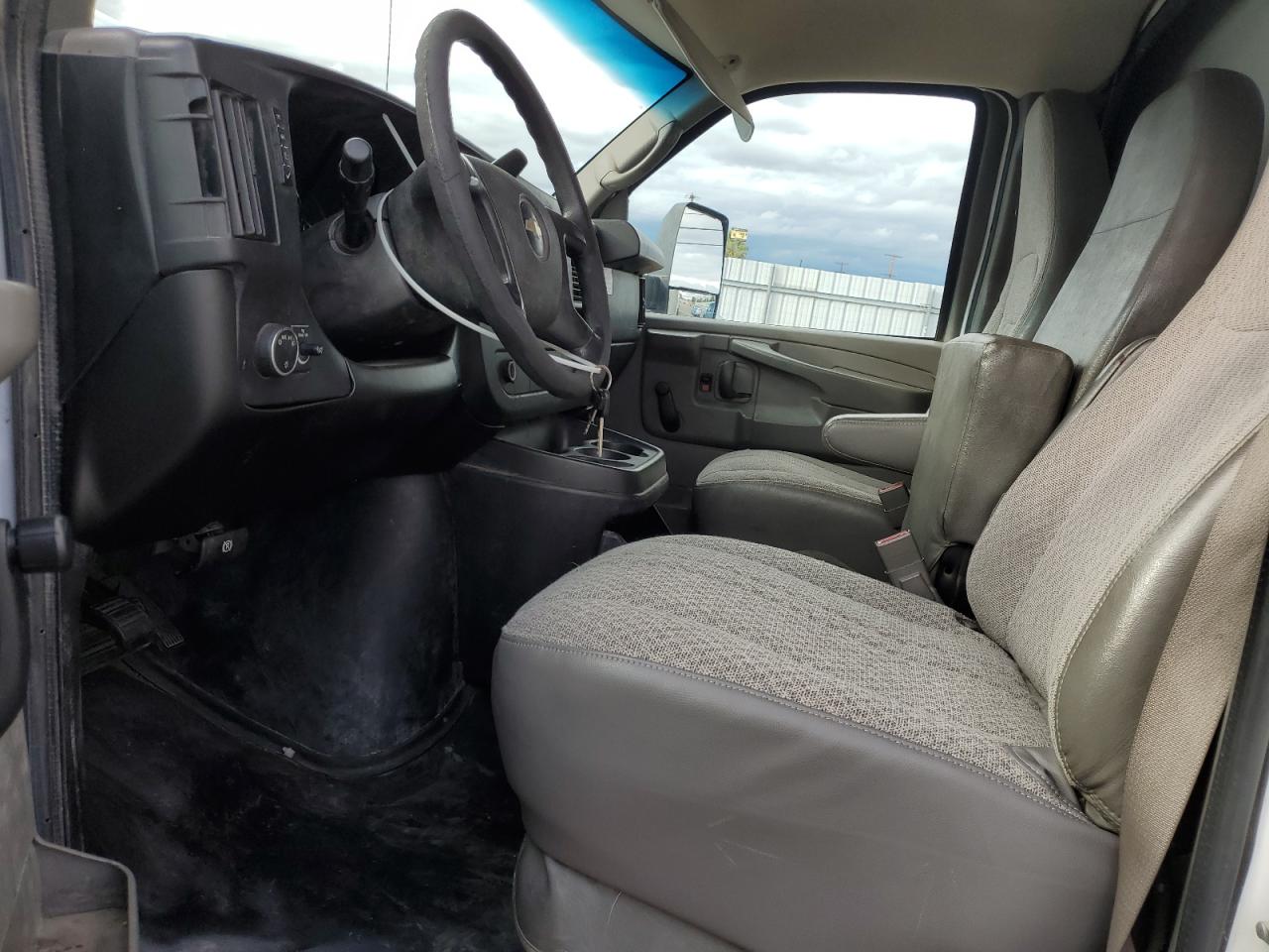 2015 Chevrolet Express G3500 Box Truck VIN: 1GB3G4CG7F1285215 Lot: 92728435