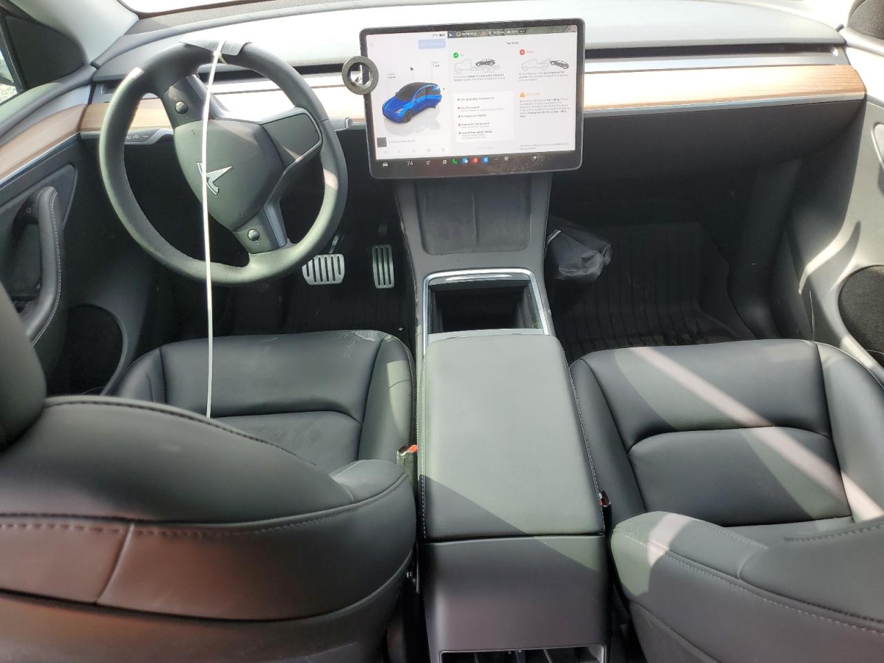 2025 Tesla Model Y VIN: 7SAYGDEF3SF311724 Lot: 93604395