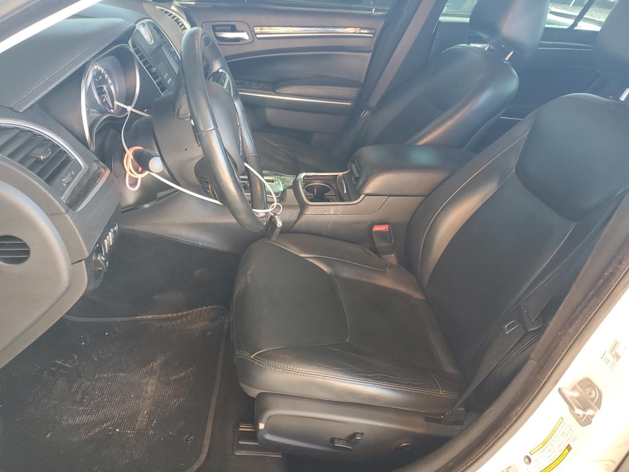 2015 Chrysler 300 Limited VIN: 2C3CCARG6FH781724 Lot: 90942065