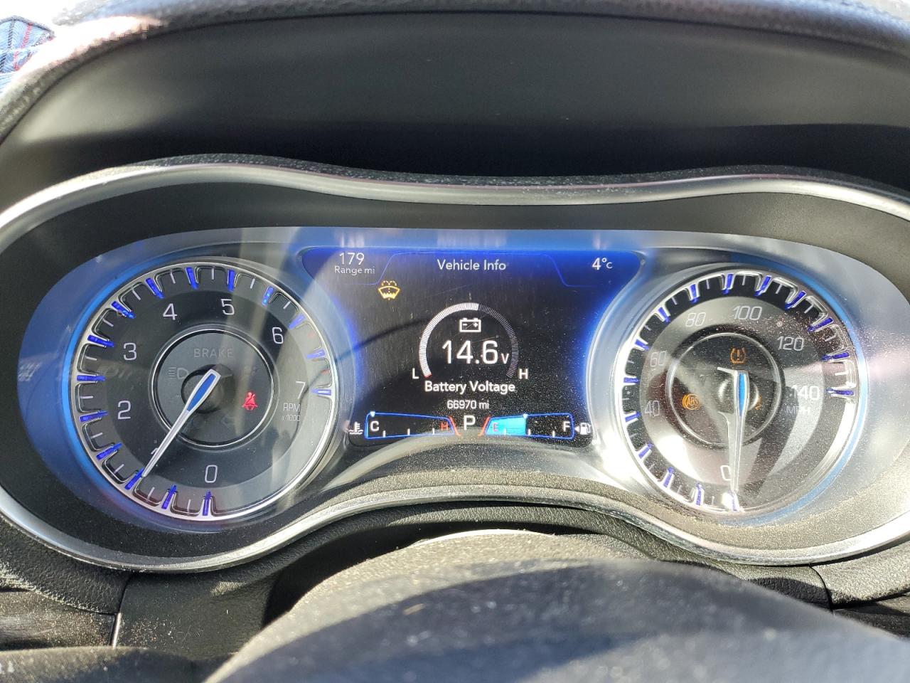 2015 Chrysler 300 Limited VIN: 2C3CCARG3FH923253 Lot: 93233015