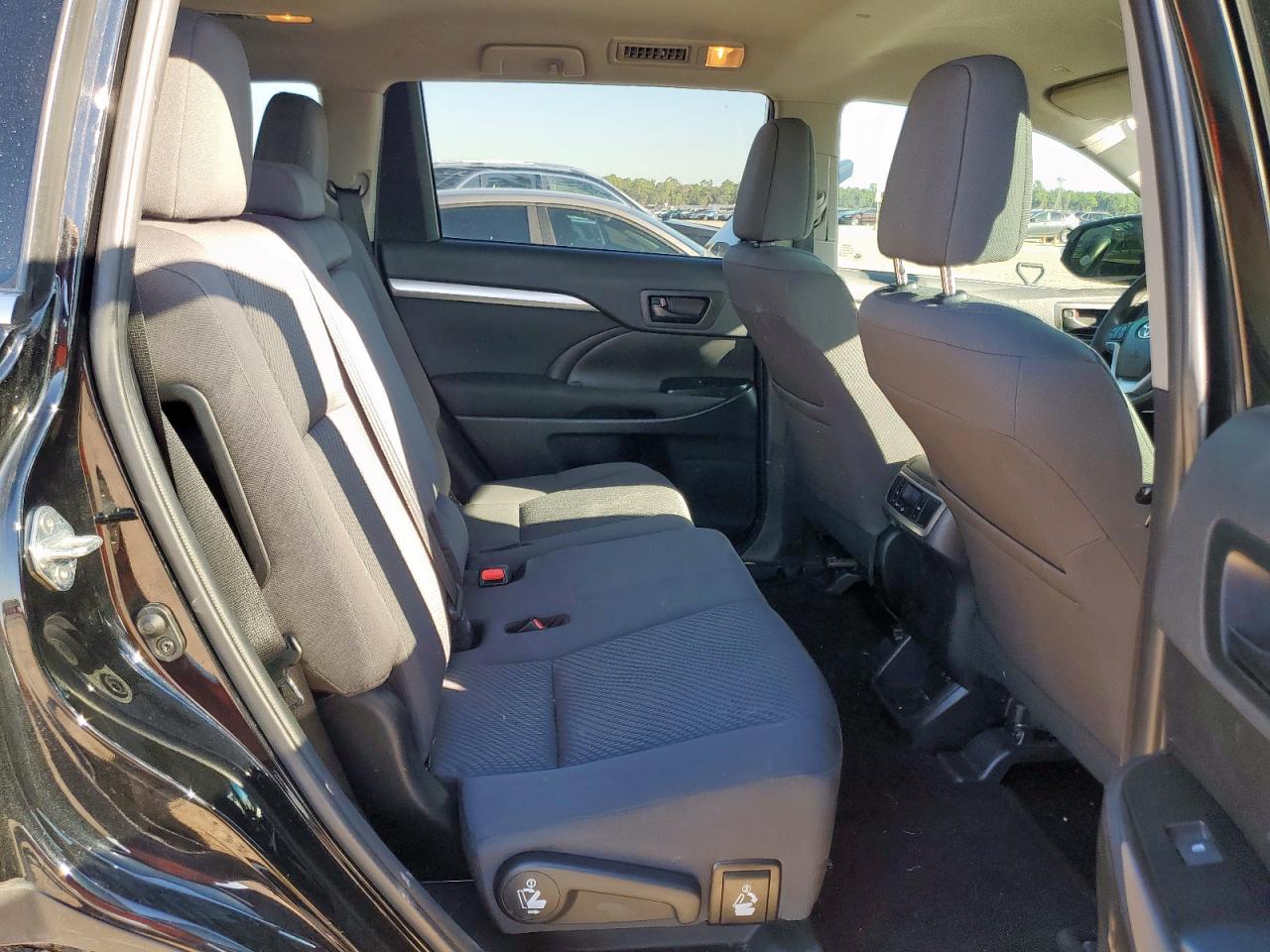 2019 Toyota Highlander Le VIN: 5TDZARFH0KS060429 Lot: 90625515