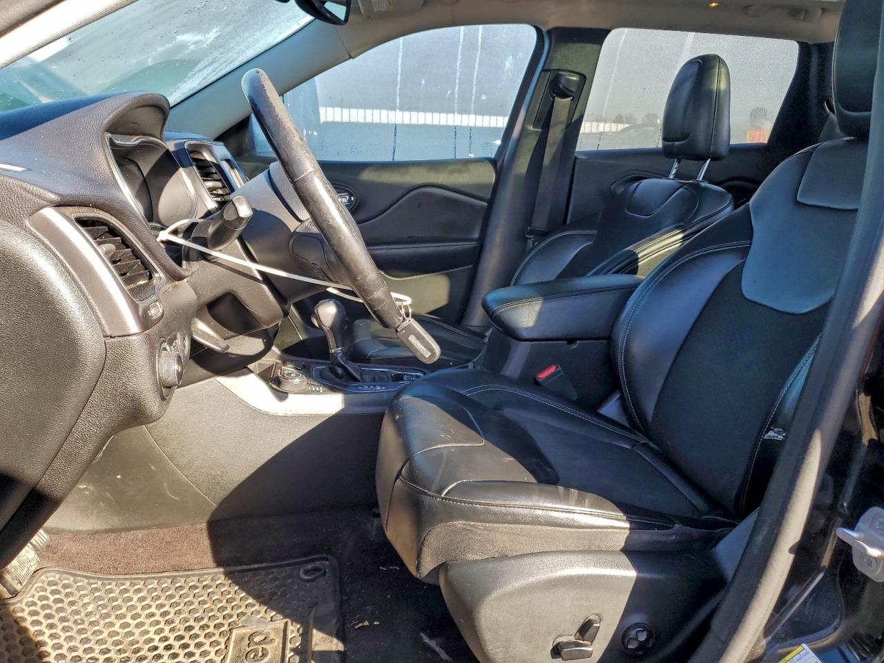 2019 Jeep Cherokee Latitude Plus VIN: 1C4PJMLB2KD212782 Lot: 94107335