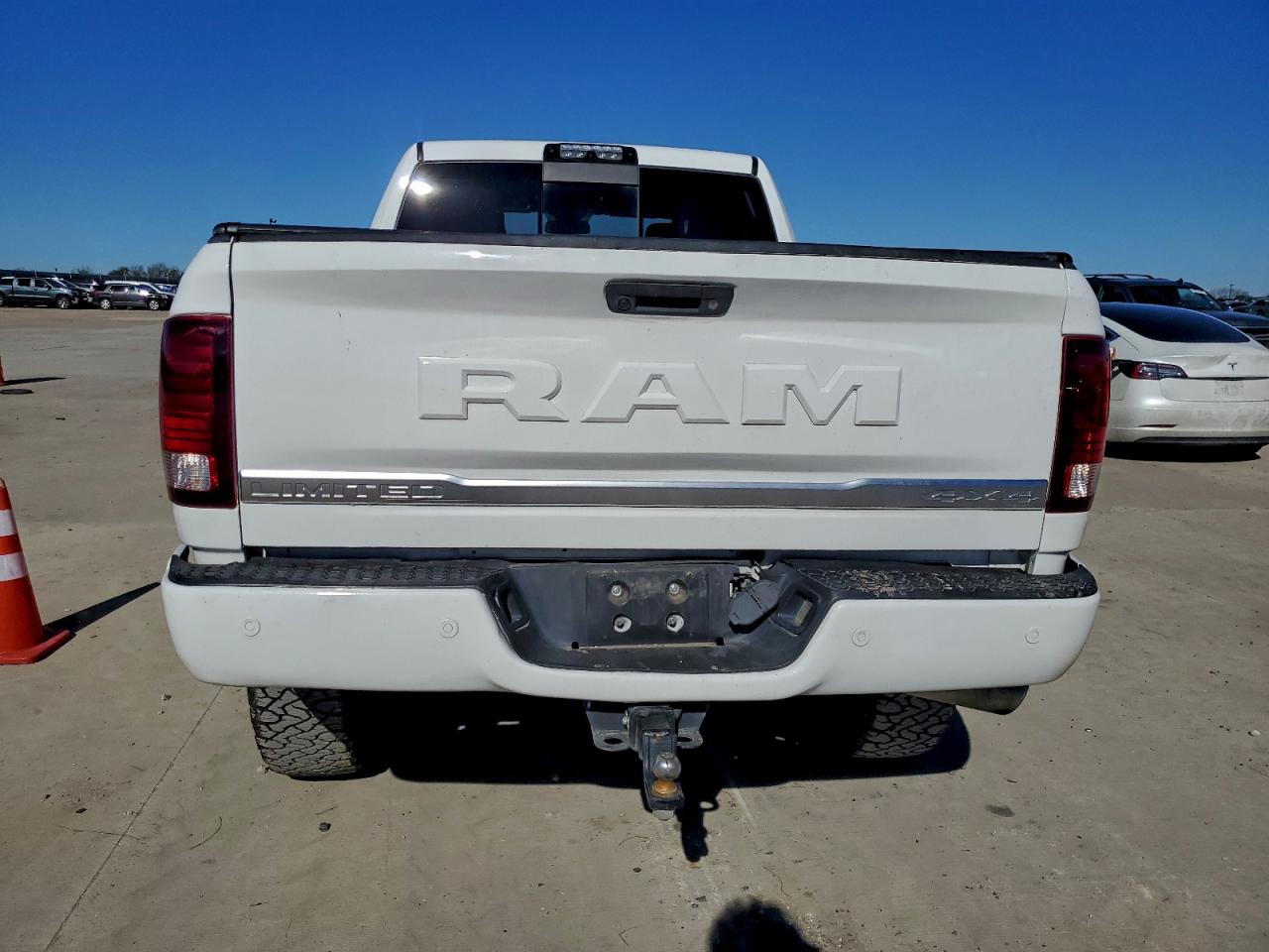 2018 Ram 2500 Longhorn VIN: 3C6UR5GL2JG411814 Lot: 94696815