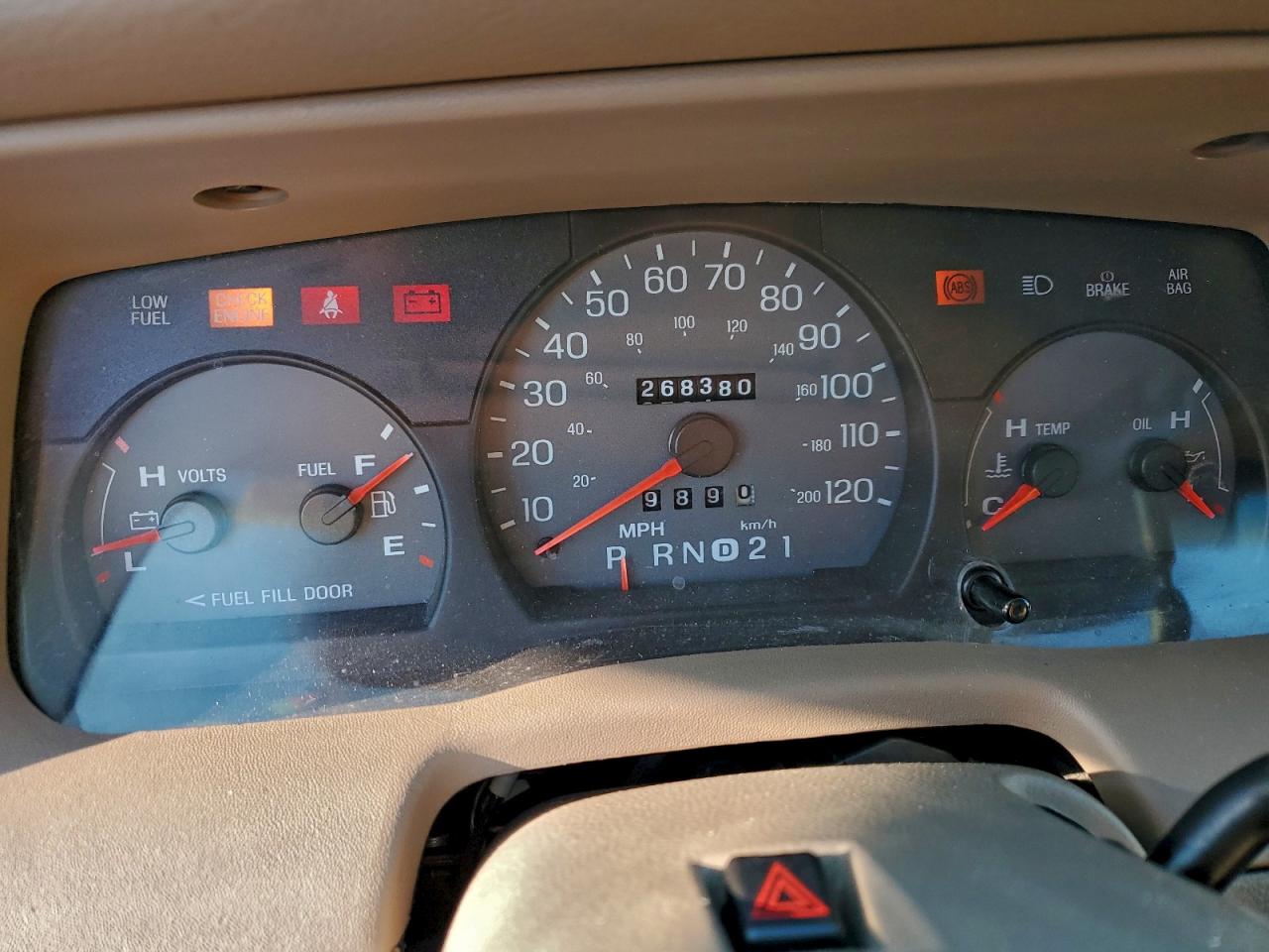 2004 Mercury Grand Marquis Gs VIN: 2MEFM74W44X668394 Lot: 94500025