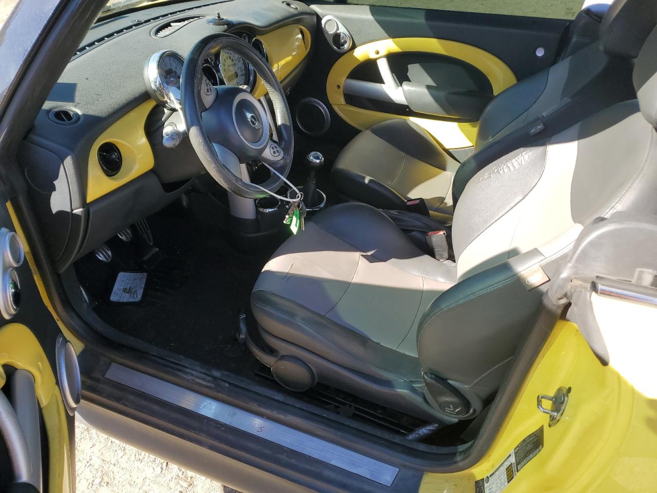 2005 Mini Cooper S VIN: WMWRH33415TF81241 Lot: 90910405