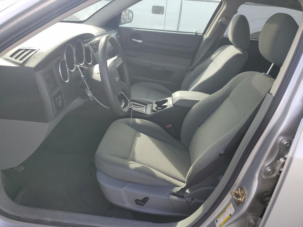 2005 Dodge Magnum Sxt VIN: 2D4FV48V05H565499 Lot: 91934065