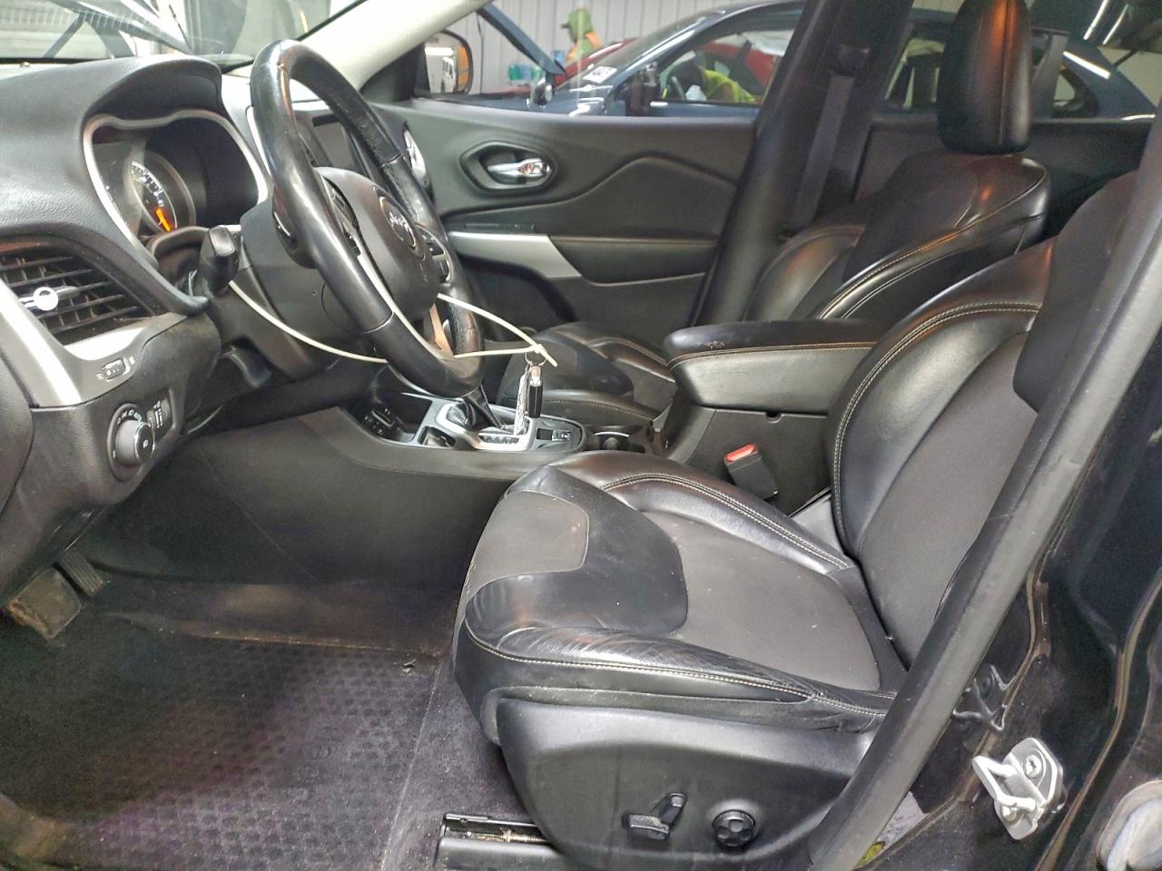 2018 Jeep Cherokee Latitude Plus VIN: 1C4PJLLB2JD584874 Lot: 94700235