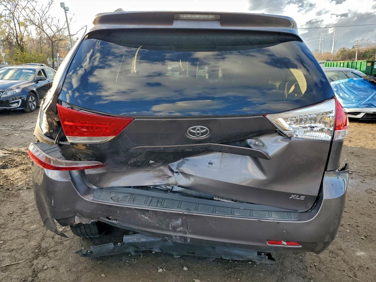 2013 Toyota Sienna Xle VIN: 5TDYK3DC8DS354225 Lot: 93317965