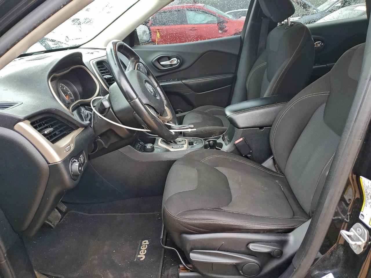 2015 Jeep Cherokee Latitude VIN: 1C4PJMCB8FW633447 Lot: 94026205