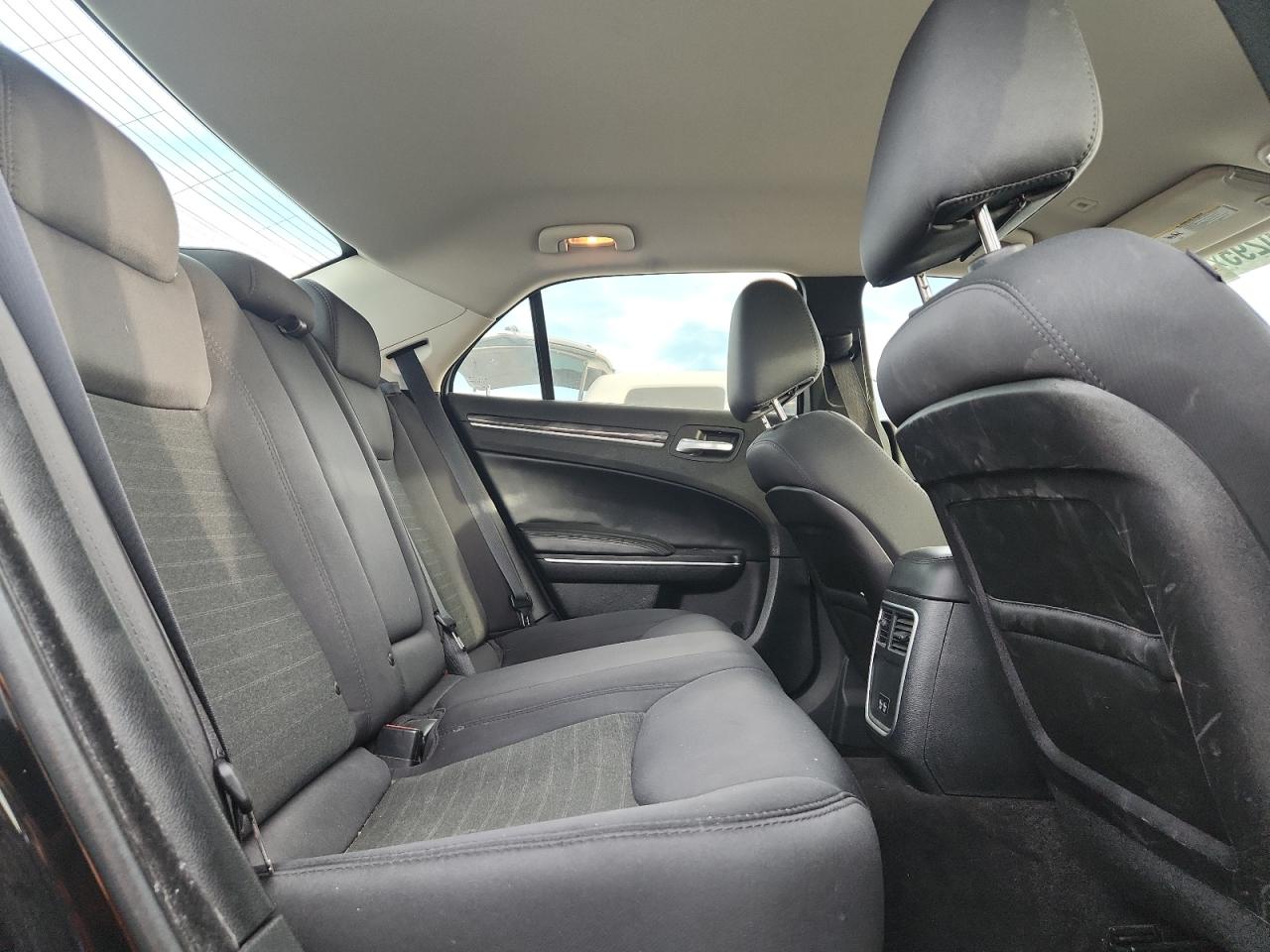 2018 Chrysler 300 Touring VIN: 2C3CCAAG6JH231556 Lot: 90490295