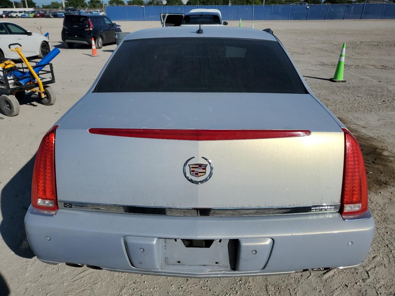 2007 Cadillac Dts VIN: 1G6KD57Y77U125024 Lot: 93568415