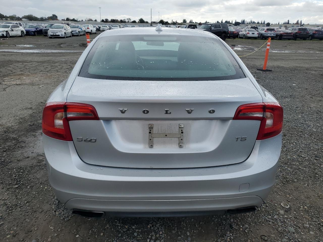 2015 Volvo S60 Premier VIN: YV126MFB0F2307490 Lot: 92724955