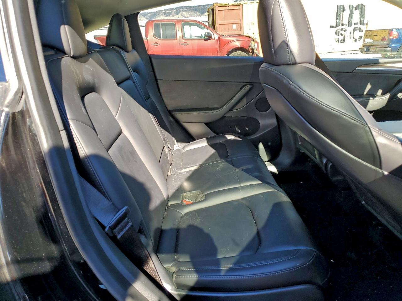 2023 Tesla Model Y VIN: 7SAYGAEE7PF621825 Lot: 92108145