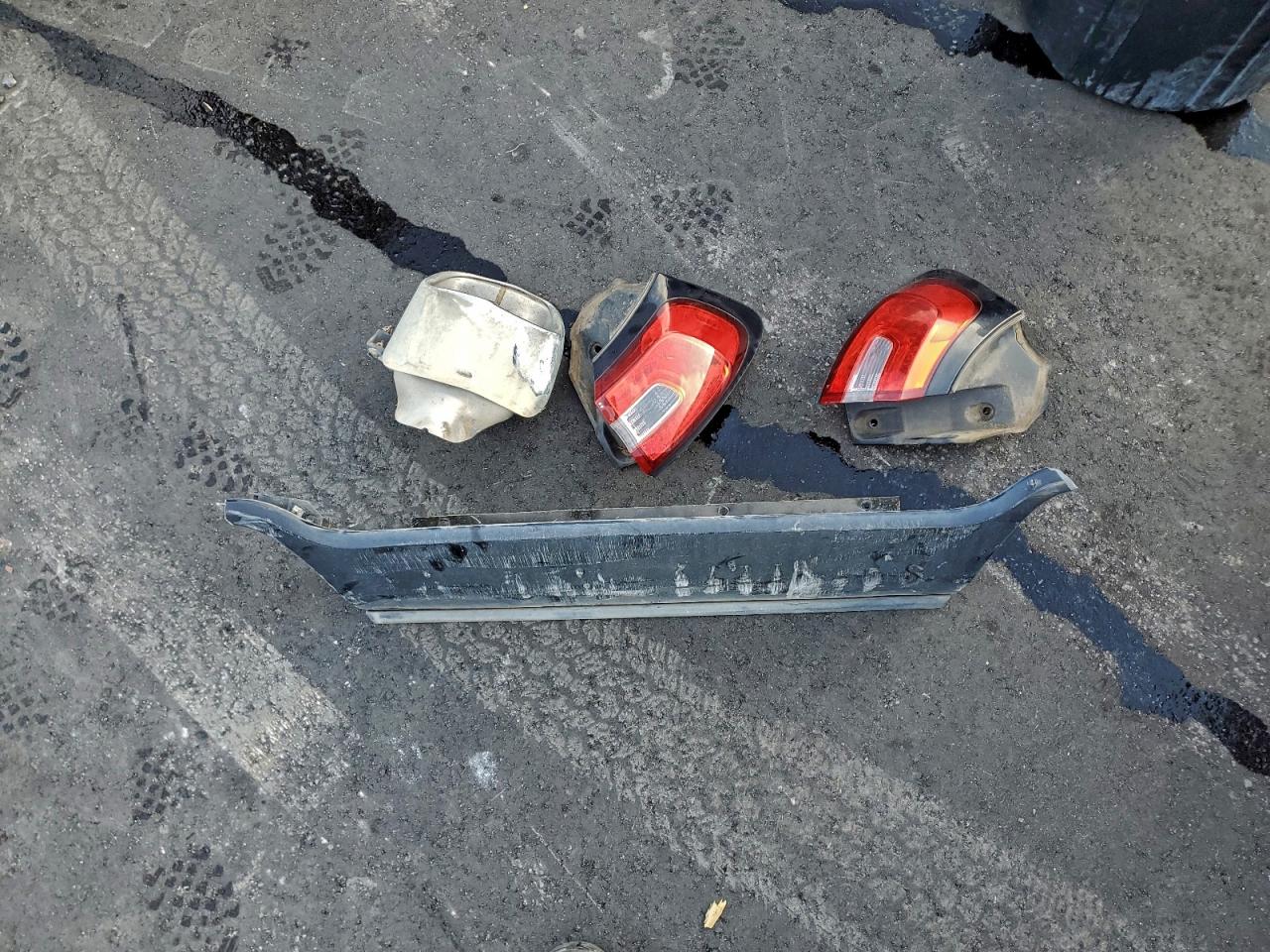 2018 Jeep Cherokee Latitude VIN: 1C4PJLCX5JD577557 Lot: 93675545