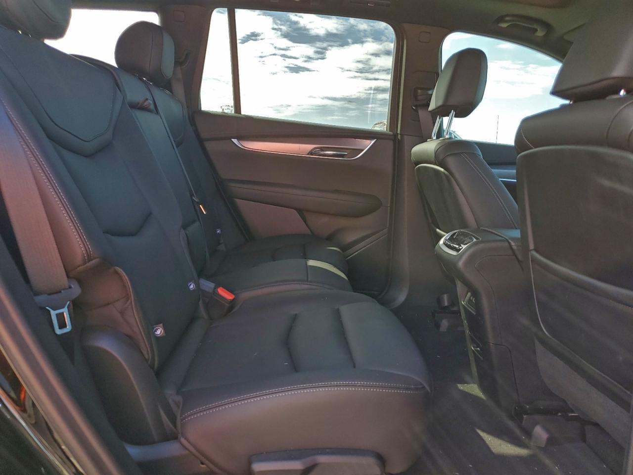 2025 Cadillac Xt6 Luxury VIN: 1GYKPAR40SZ143555 Lot: 93043885