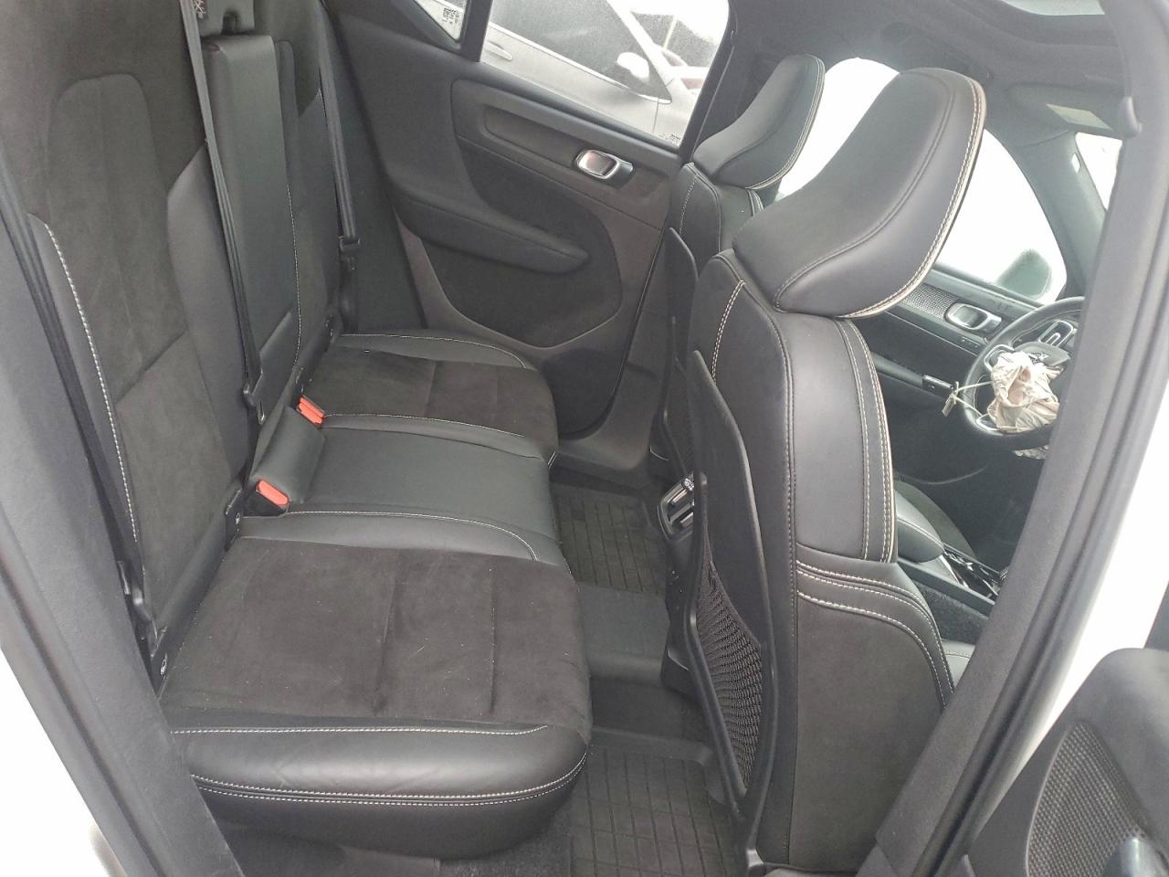 2021 Volvo Xc40 T5 R-Design VIN: YV4162UM8M2496569 Lot: 93894635