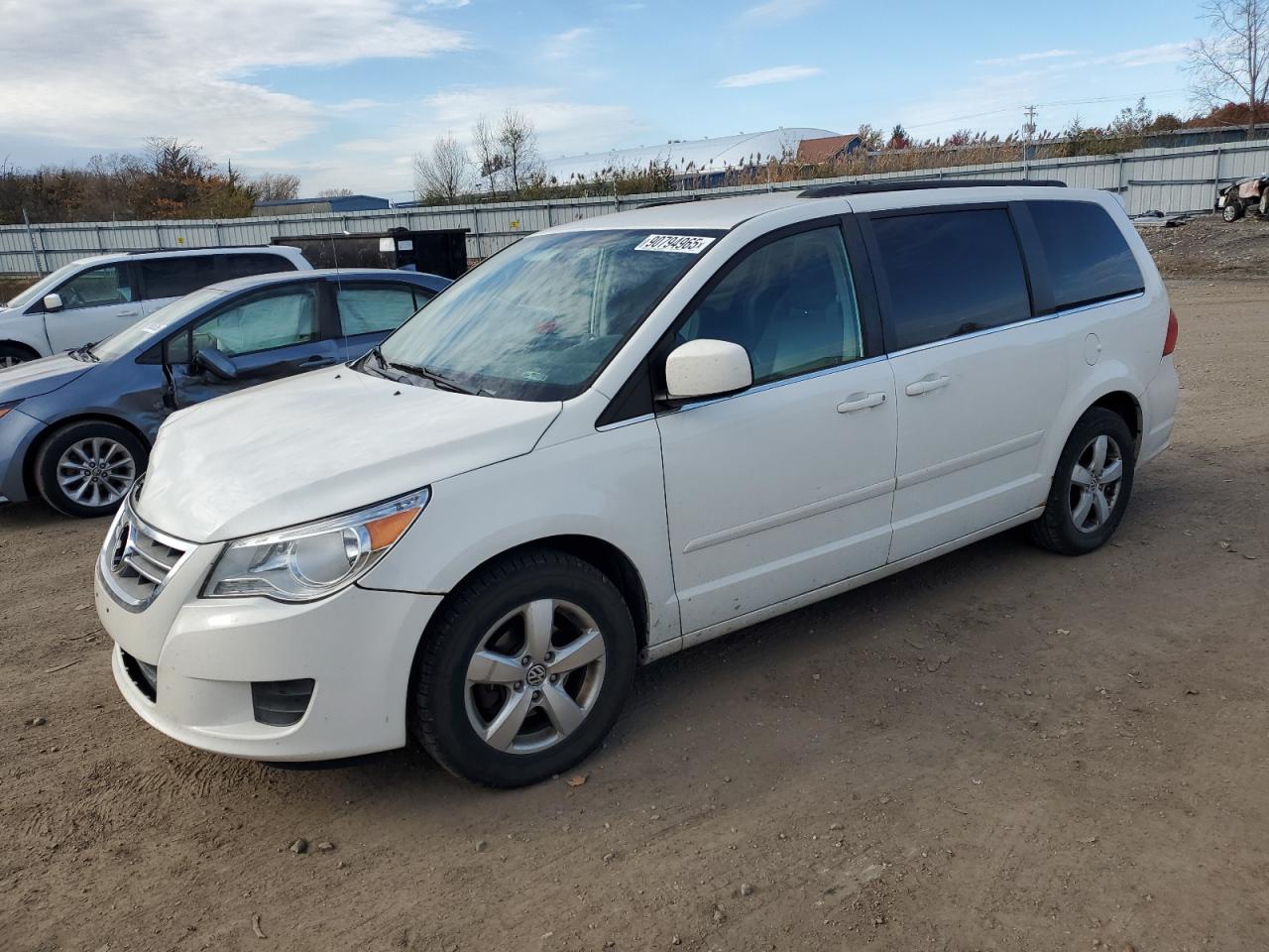 2V4RW3DG0BR691866 VOLKSWAGEN ROUTAN Photo 1