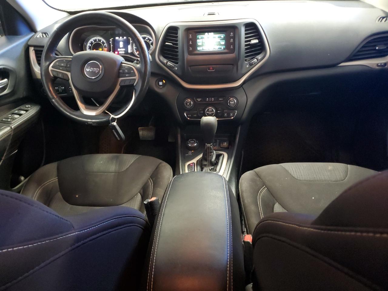 2015 Jeep Cherokee Latitude VIN: 1C4PJMCS8FW635845 Lot: 92516405