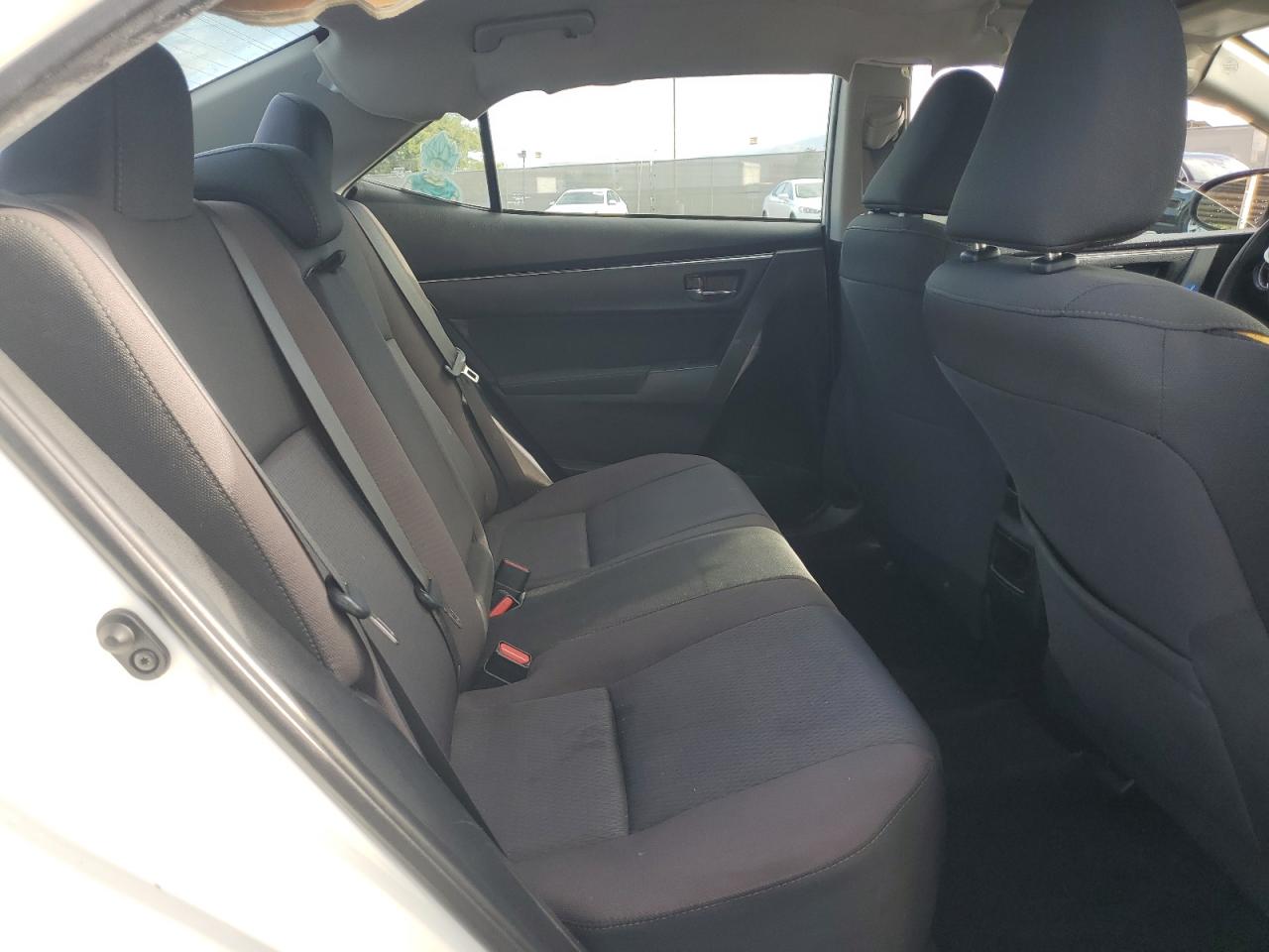 2018 Toyota Corolla L VIN: 5YFBURHE9JP828380 Lot: 93083165