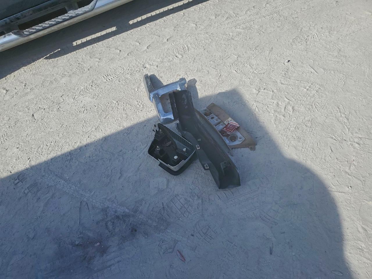 2008 Hummer H3 VIN: 5GTEN13E188175643 Lot: 93955015