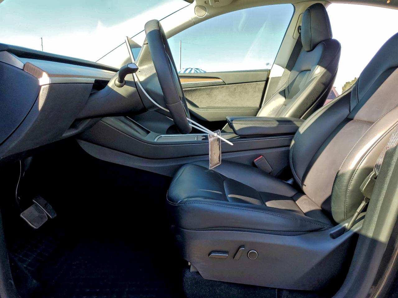 2024 Tesla Model Y VIN: 7SAYGDEE5RF081900 Lot: 94501585