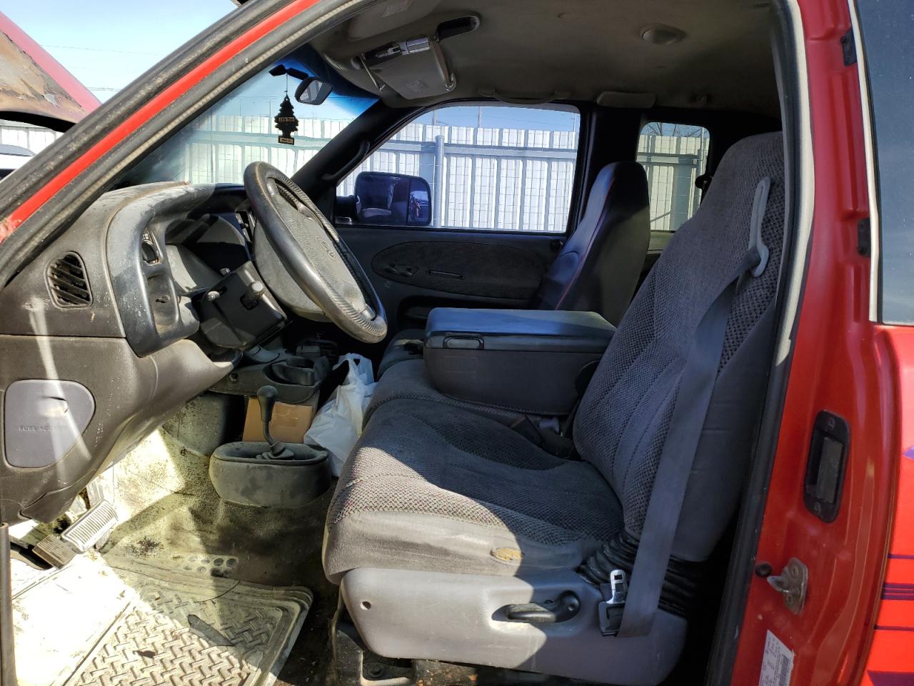 2000 Dodge Ram 1500 VIN: 1B7HF13Z3YJ155844 Lot: 92021935