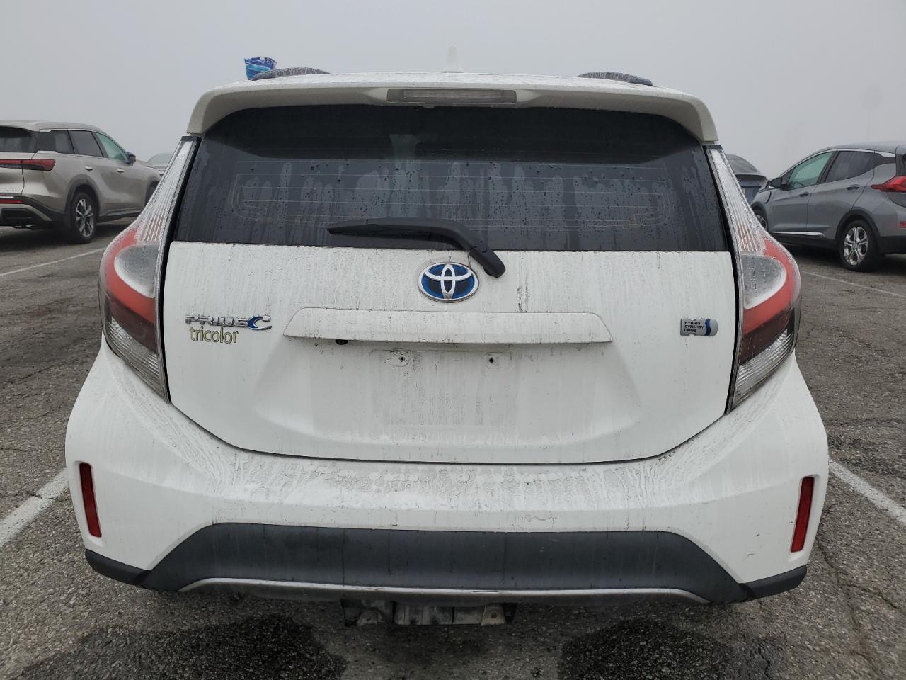 2018 Toyota Prius C VIN: JTDKDTB38J1612643 Lot: 91113065