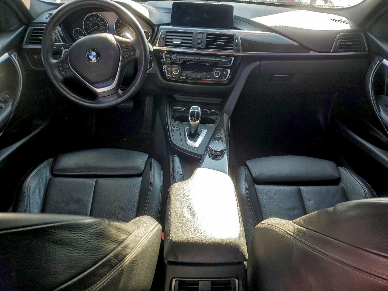 Фото: WBA8B9G52JNU96391