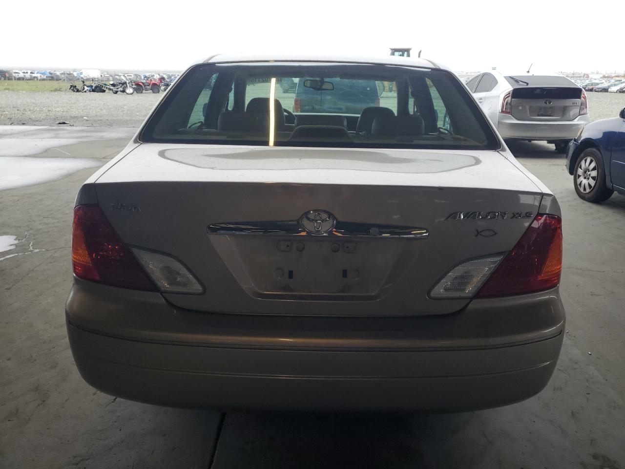 2000 Toyota Avalon Xl VIN: 4T1BF28B1YU002011 Lot: 82702115