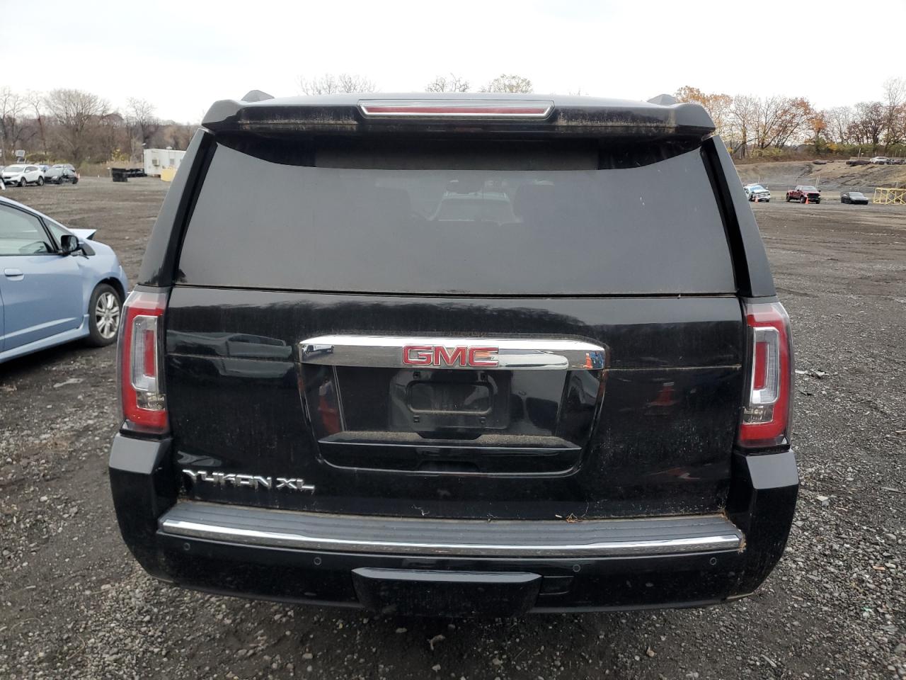2015 GMC Yukon Xl Denali VIN: 1GKS2JKJ8FR583585 Lot: 92281585