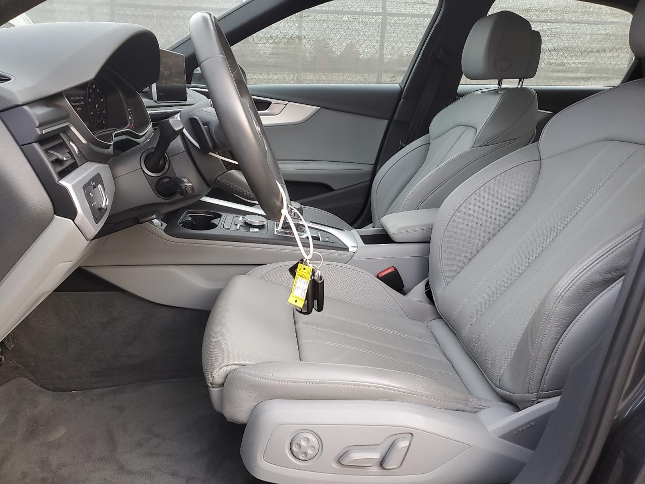 2019 Audi A4 Premium Plus VIN: WAUENAF4XKA018068 Lot: 91589575