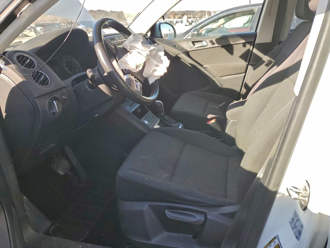 2018 Volkswagen Tiguan Limited VIN: WVGAV7AX6JK004369 Lot: 94653655